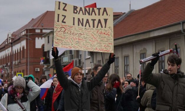 Versecen tüntetnek a bánáti egyetemisták