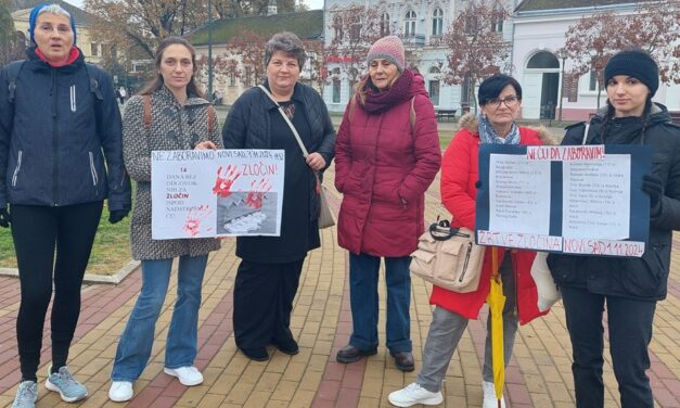 <span class="entry-title-primary">„Ez egy maraton, ki kell tartani!”</span> <span class="entry-subtitle">Óbecsén három hónappal ezelőtt mindössze hat nő állt ki tiltakozni, ma már ezrek</span>