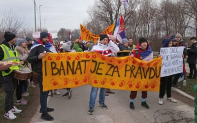Törökbecséről gyalog érkeztek a tüntetők Óbecsére (fotók)