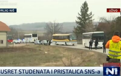 Találkoztak a menetelő egyetemistákkal, végül visszatolattak a Szerb Haladó Párt aktivistáit szállító buszok Megérkeztek Nišbe a maratont futók, a kerékpárral érkező egyetemisták is