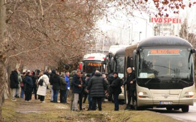 Így mentek önként és dalolva a „tapsolók” az elnök rendezvényére (fotók+videók)