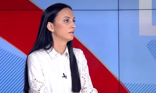 Apja támogatta egyetemistákat, ő pedig nem ment el Vučić nagygyűlésére, cserébe kirúgták