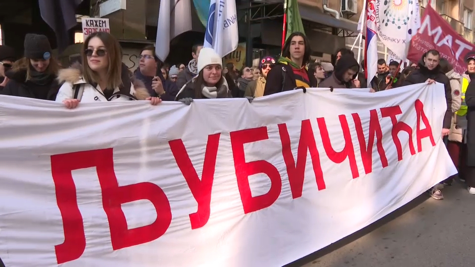 A Szerbiai Villanygazdaságnál tüntettek az egyetemisták