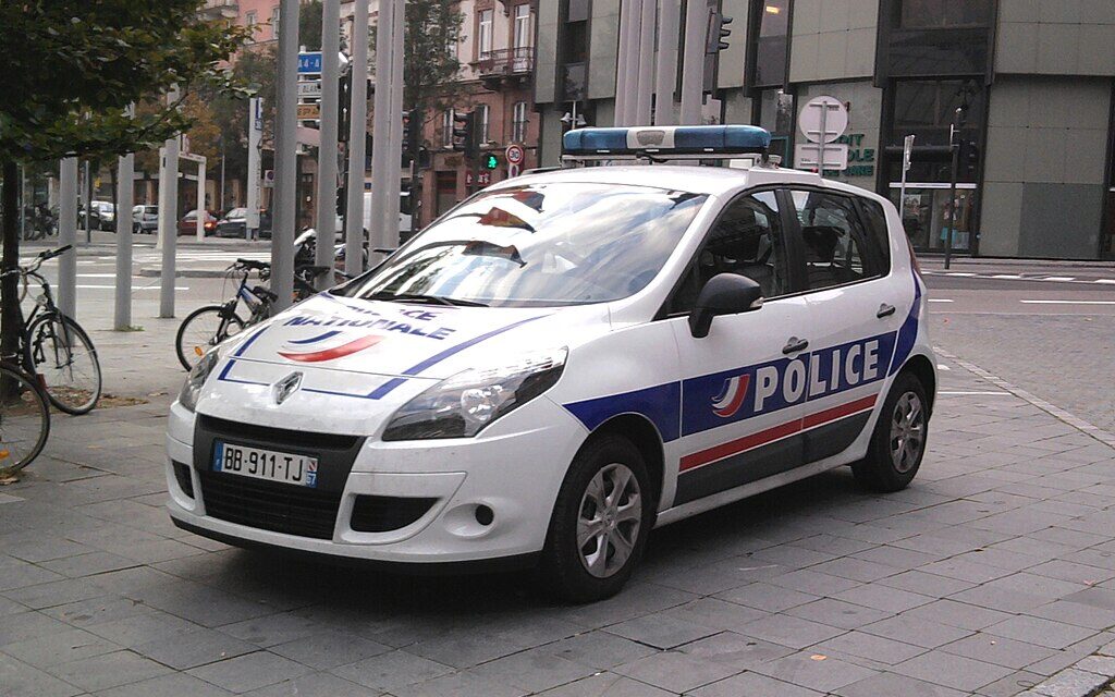 Halálra késeltek egy francia diákot