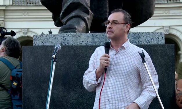 Jovo Bakić: Rossz lóra fogadnak