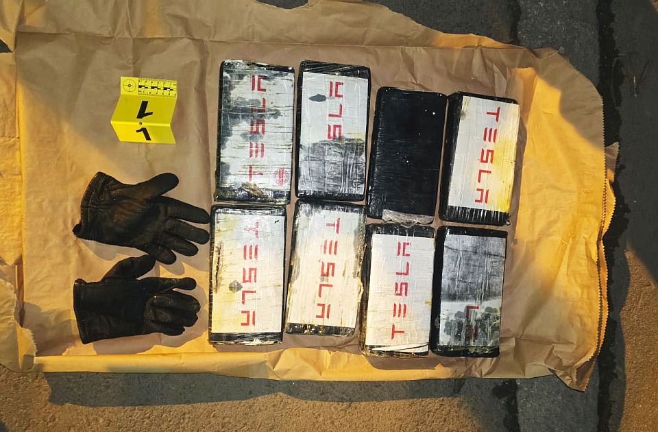 Kilenc kilogramm kokaint foglaltak le a rendőrök