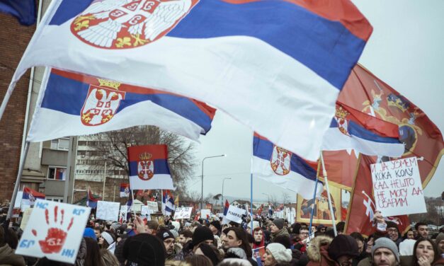 Népünnepély és mítingturizmus