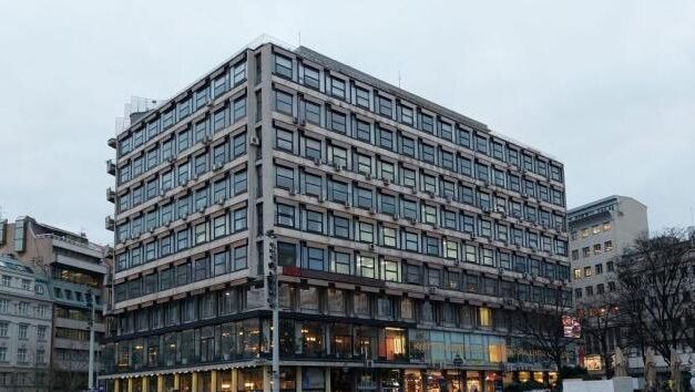 Blokád alá helyezték a Belgrádi Kulturális Központot a tüntetők