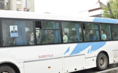 Szakszervezet: Kényszerítik a közalkalmazottakat, hogy menjenek Vučić nagygyűlésére