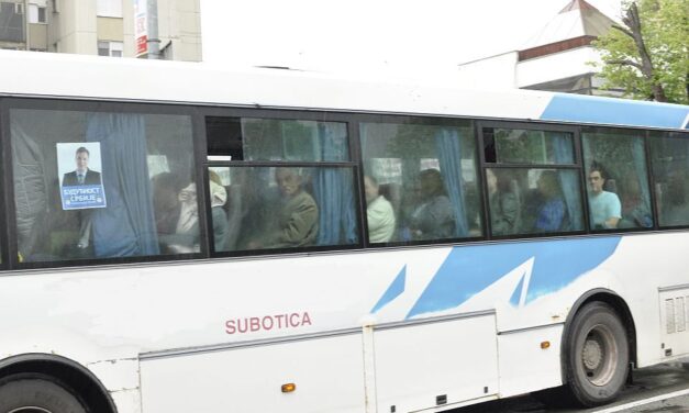 Szakszervezet: Kényszerítik a közalkalmazottakat, hogy menjenek Vučić nagygyűlésére