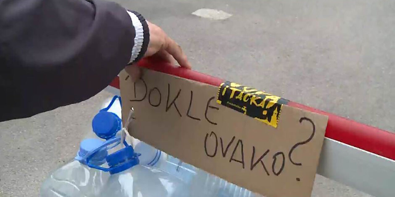 Fekete víz folyik a nagybecskereki Közkórház csapjaiból