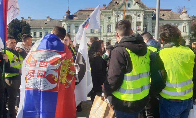 Gyalog indultak az egyetemisták Nagybecskerekről Versecre: Mi egész nap és éjszaka pumpálni fogunk