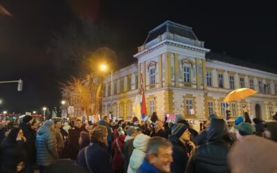 Szabadkán most zajlik a tüntetés, több nagyvárosban már véget is ért