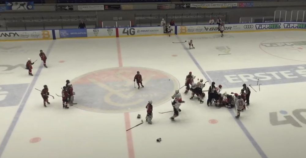 Tömegverekedés a szerb és a magyar gyerekek hokimeccsén (videó)