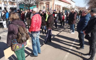 Topolyán vasárnap nyilvános óra és séta a központban