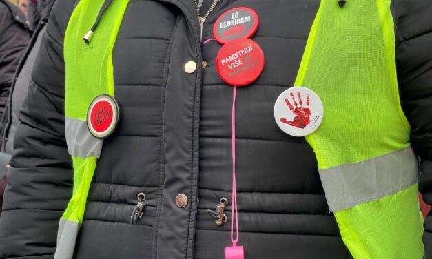 Megtámadták a tüntetést szervező középiskolásokat