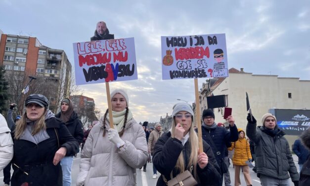 „Nem kell pártkönyvecske a munkavállaláshoz”