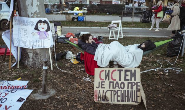 Szökésre készülnek a politikusok?