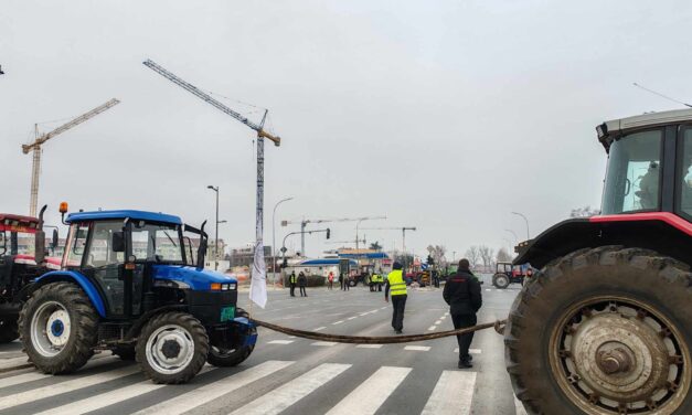 Két főutat is lezártak Újvidéken az egyetemisták