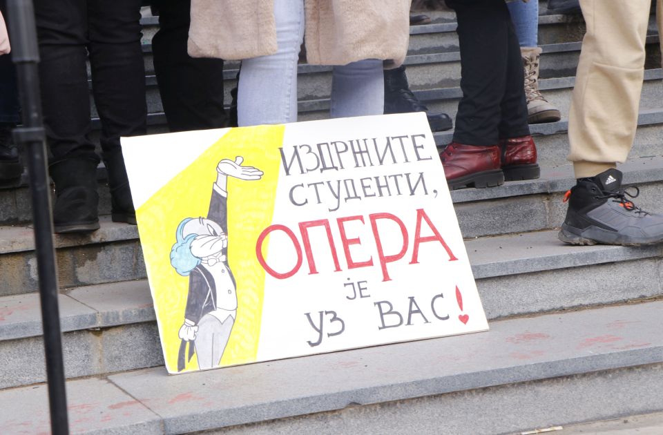 „Az integetés a piros kesztyűvel már nem elég”