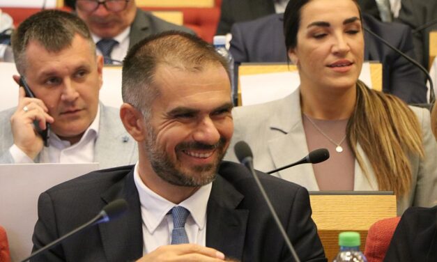 Ismeretlen tettes ellen tett feljelentést az újvidéki polgármester