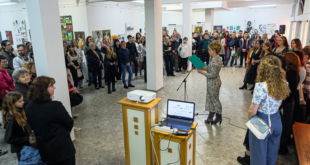 Az érettségiző bolyaisok kiállítása a Városi Múzeumban (Fotógaléria)