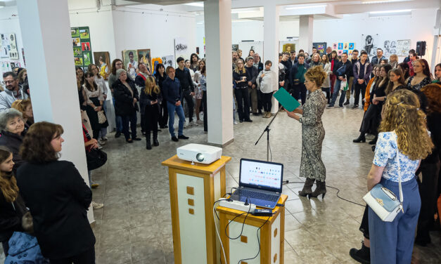 Az érettségiző bolyaisok kiállítása a Városi Múzeumban (Fotógaléria)