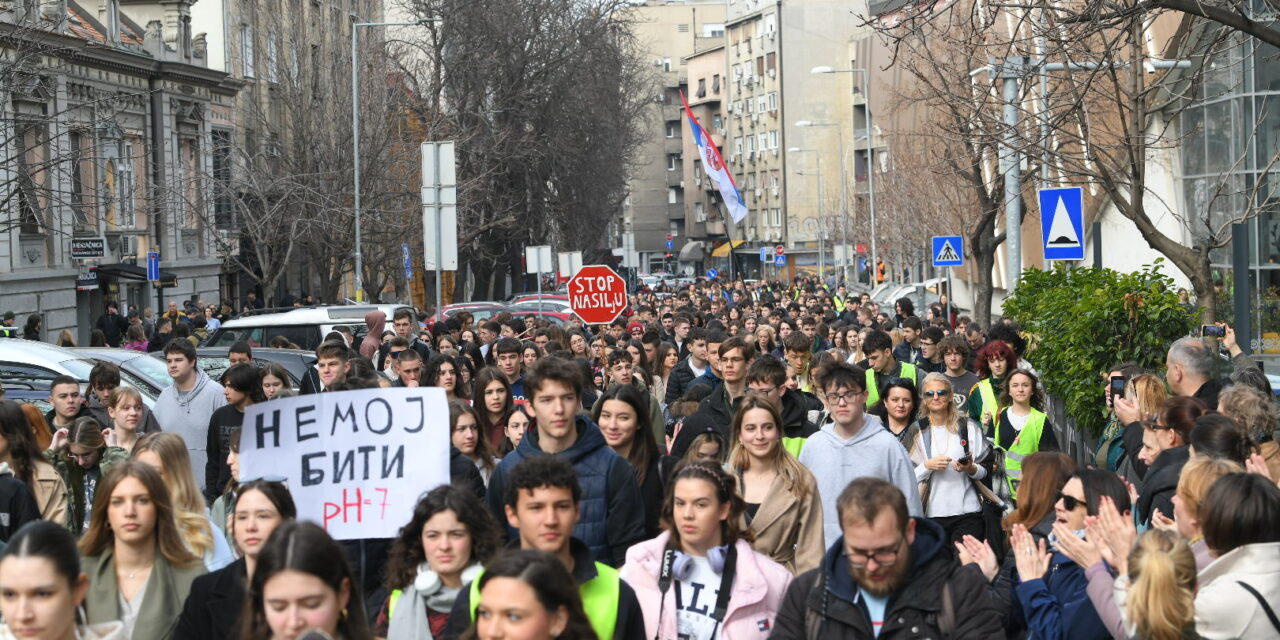 A lakosságtól kérnek segítséget a minisztérium által megfenyegetett gimnáziumi tanárok