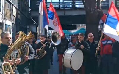 A haladók trombitazenekarral és középső ujjukkal ünnepelték a tizenhatodik áldozat halálát (Videó)