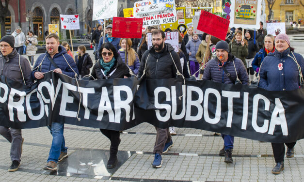 Durva támadásoknak vannak kitéve azok a szabadkai tanárok, akik részt vesznek a tüntetéseken