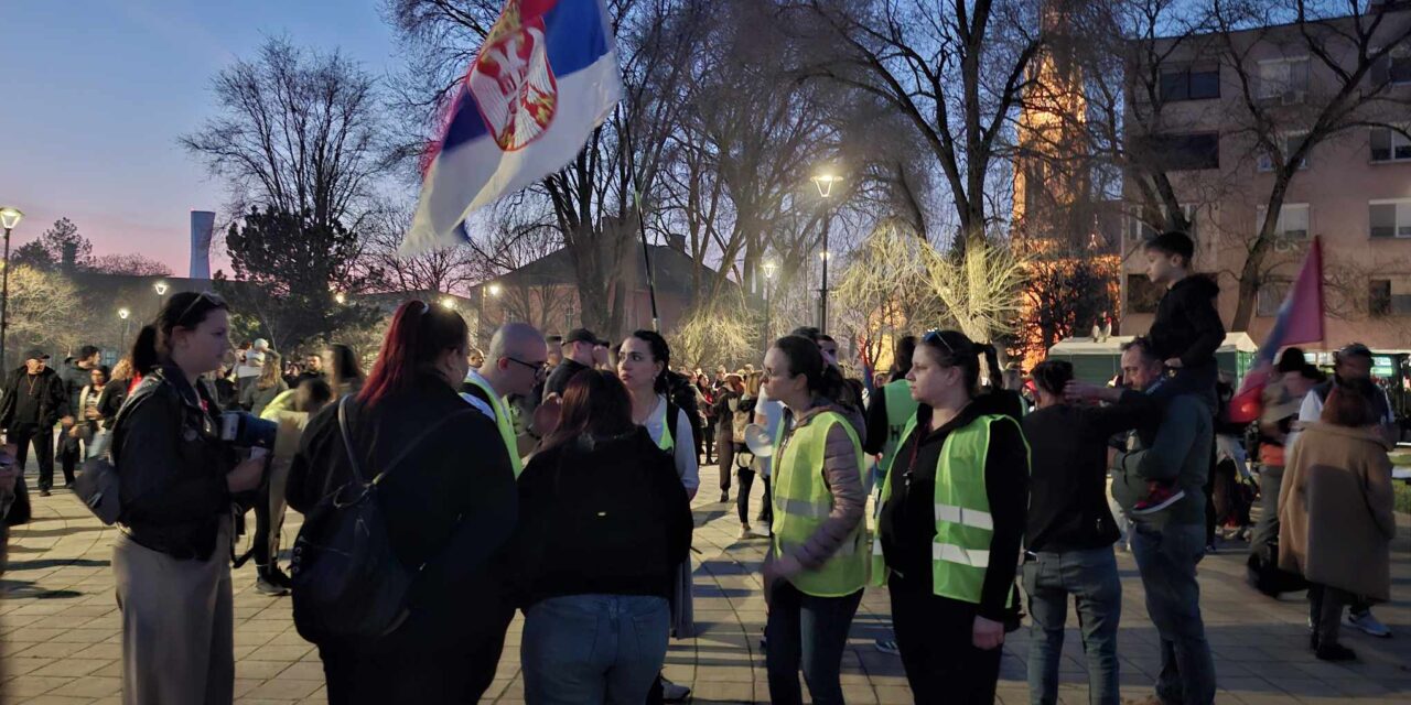 Így fogadta Topolya a Szabadkáról érkező egyetemistákat (Fotógaléria)