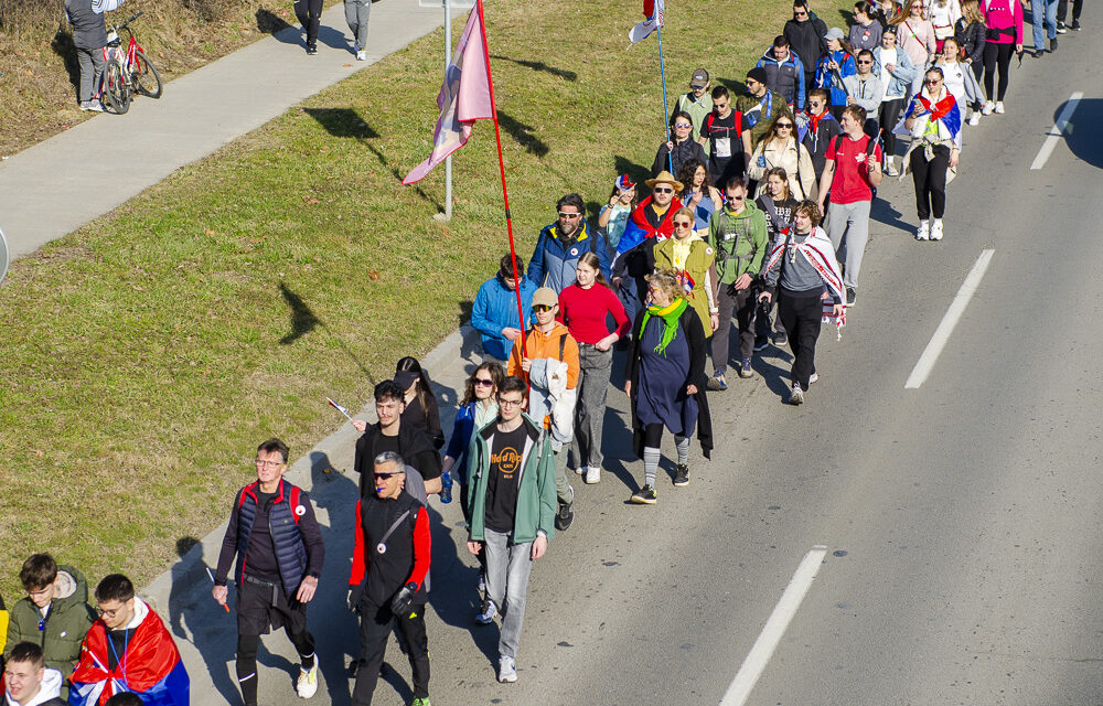 Az újvidéki vasútállomásnál fogadják majd a gyalogló szabadkai egyetemistákat