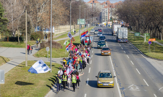 Így vonultak át Szabadkán a fővárosba tartó egyetemi hallgatók (Fotógaléria)