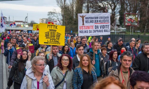 Tüntetés vasárnap a szabadkai lóversenypályánál