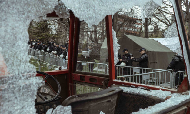 Rendőrök őrzik az Egyetemisták 2.0 táborhelyét