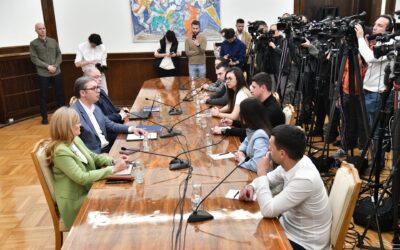 Vučić megkérte a Pionír parkban állomásozó „egyetemistákat”, hogy szombaton menjenek haza