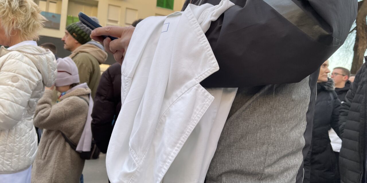 <span class="entry-title-primary">Figyelmeztető sztrájkba lépnek a kraljevói orvosok</span> <span class="entry-subtitle">Több követelésük van</span>