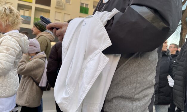 Dr. Rakić: Egyetértek, hogy a rendszert nem az utcán kell megváltoztatni, de nekünk már nem maradt más választásunk