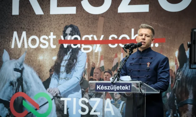 Magyar Péter: Orbán Viktor most épp a külhoni magyarokat árulta el