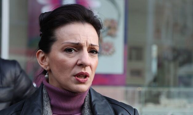 Tepić: Amennyiben terrorcselekmény történt, miért nem ürítették ki a parlamentet?