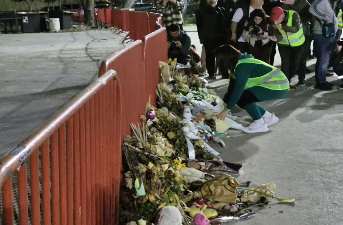 Tűzijátékkal várták a szabadkai egyetemistákat, együtt mentek koszorúzni a vasútállomáshoz (Videó)