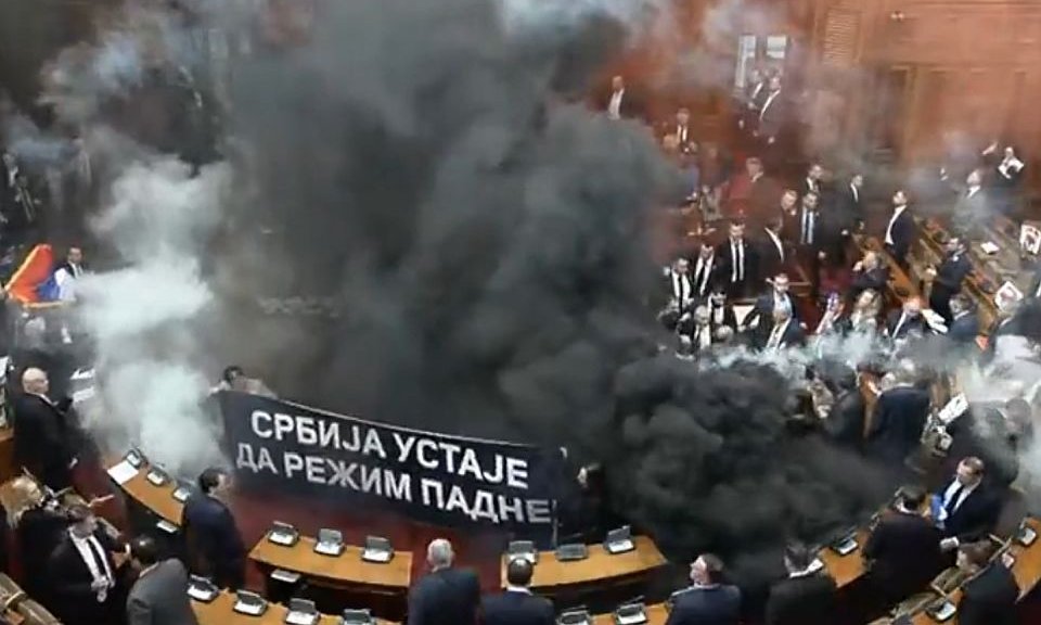 Káosz a parlamentben (Videóval)