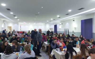 Folytatják útjukat a Nagybecskerekről Óbecsére gyalogló diákok (Videó)