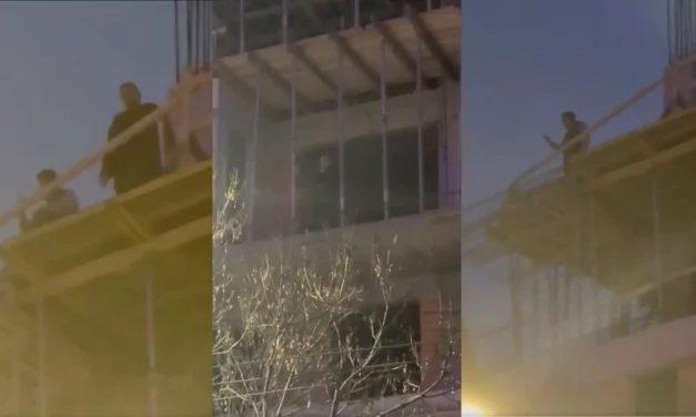 Több frontos támadás történt március 15-én?