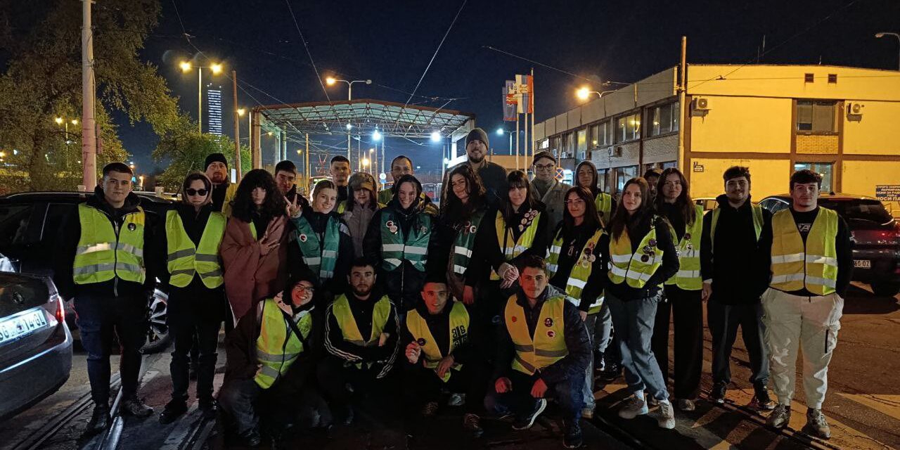 Blokád alá vették az egyetemisták az utasszállítót, nem járnak a buszok és a villamosok Belgrádban