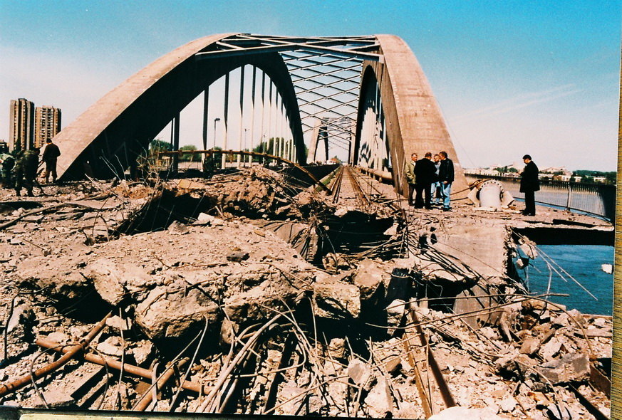 A NATO-bombázások áldozataira is emlékeznek Újvidéken