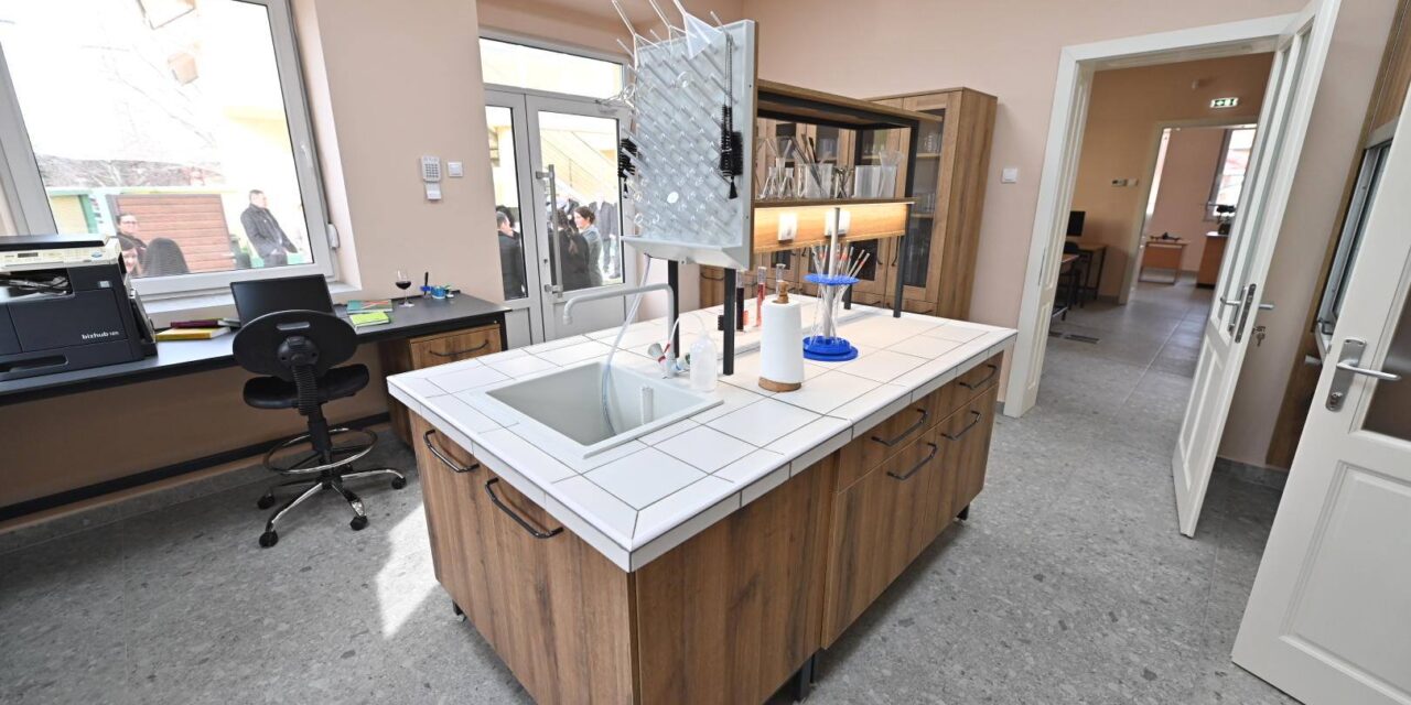 Vajdasági Borlabor nyílt Zentán