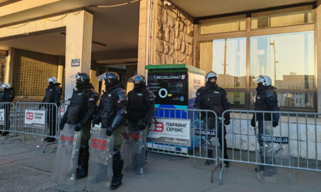 A csendőrség védte az egyetemistákat a rendőrség különleges egységének tagjaitól