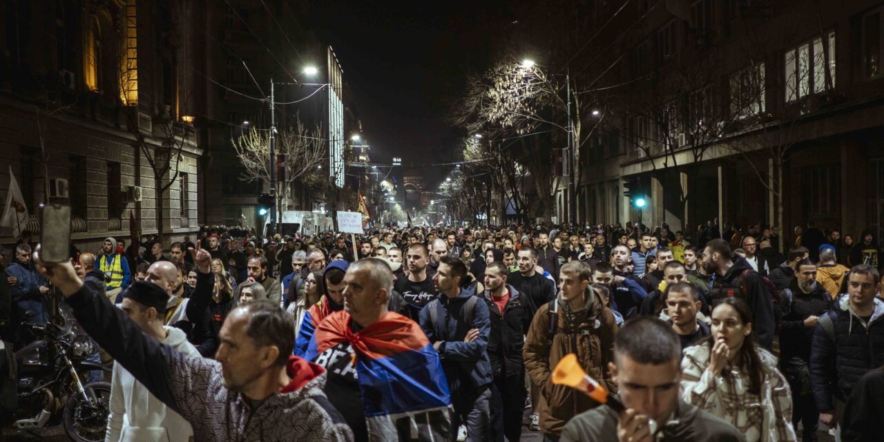 „A tömeg nekinyomott a falnak, menekülni kezdtünk”