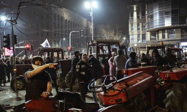 Zentai földműves: Azért vittem a traktoromat a Pionír-parkhoz, hogy megvédjem a tanulni vágyókat